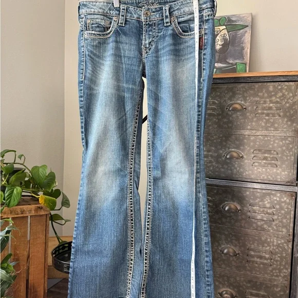 Silver Jeans Women's 30x 32 Eden Flare Leg in Classic Blue - Y2K | Well Worn In - Picture 2 of 11